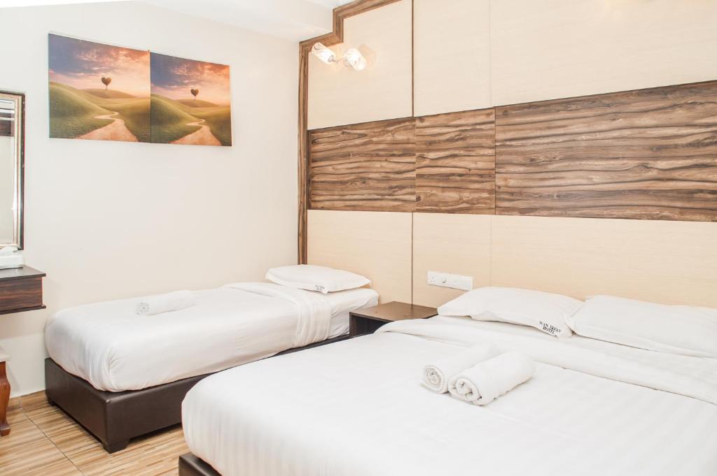 Postel nebo postele na pokoji v ubytování Wan Alyasa Hotel