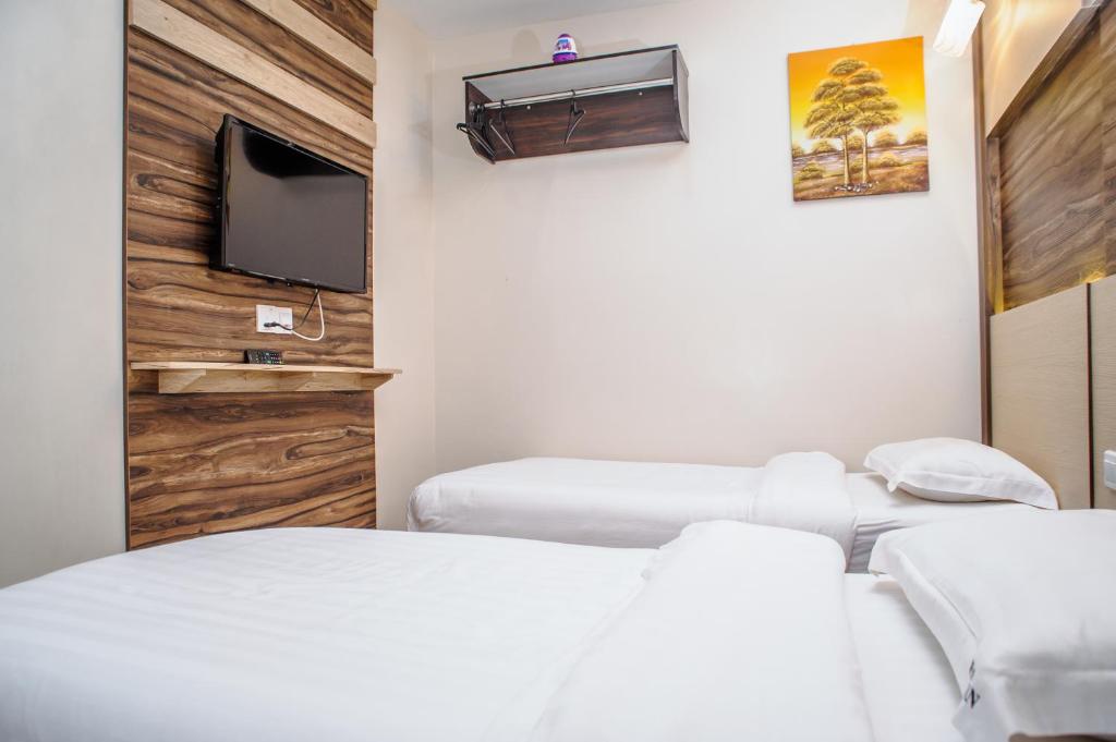 Postel nebo postele na pokoji v ubytování Wan Alyasa Hotel