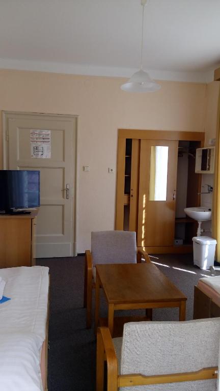 Bellevue - Standard Twin Room With Shared Bathroom