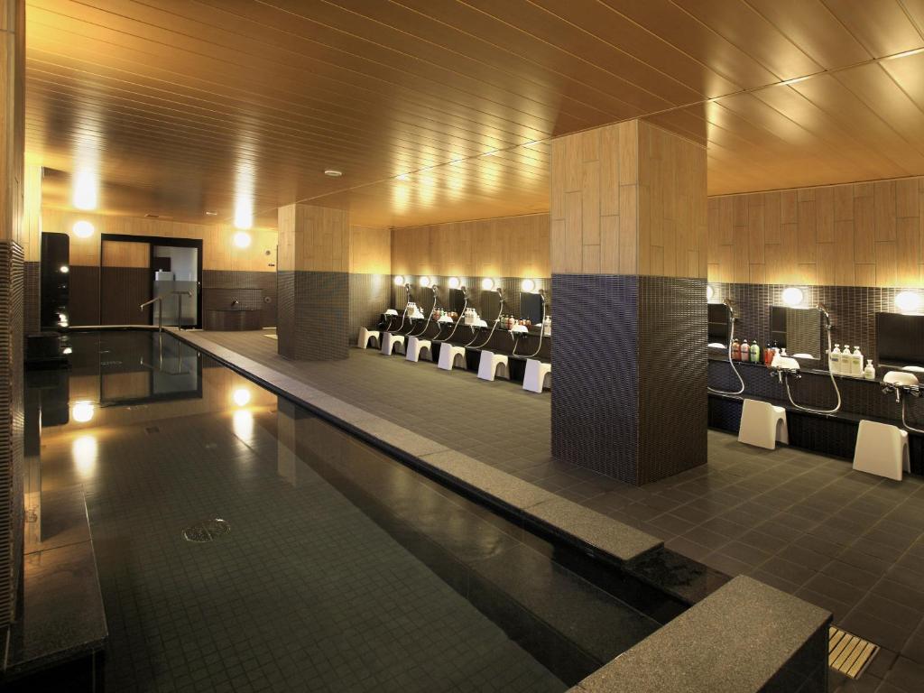 Bazén v ubytování Hotel Elcient Kyoto Hachijoguchi nebo v jeho okolí