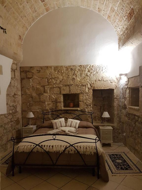 A bed or beds in a room at La Dimora di Clary