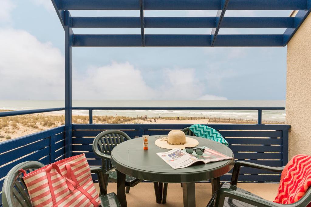En balkon eller terrasse på Résidence Pierre & Vacances Bleu Marine
