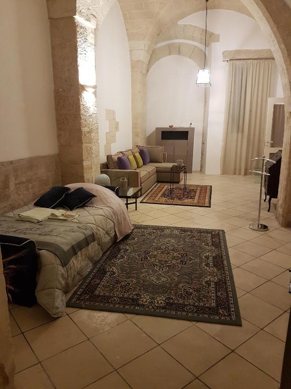 A bed or beds in a room at La Dimora di Clary