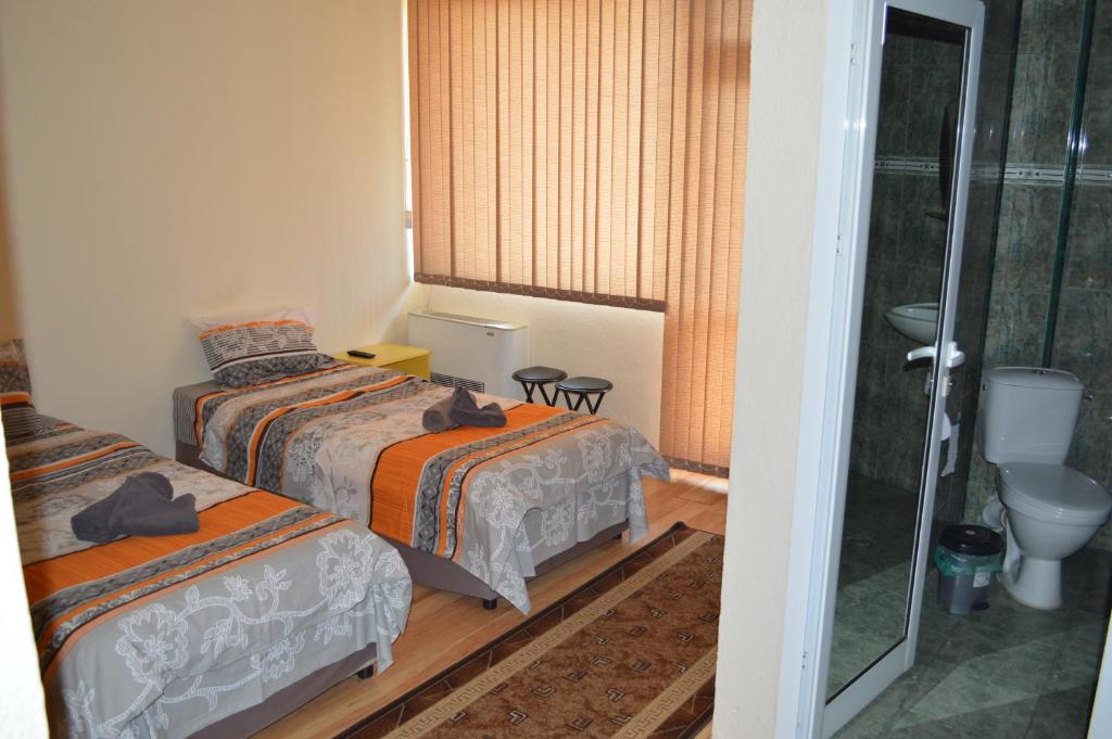 Postel nebo postele na pokoji v ubytování Dionis Hotel