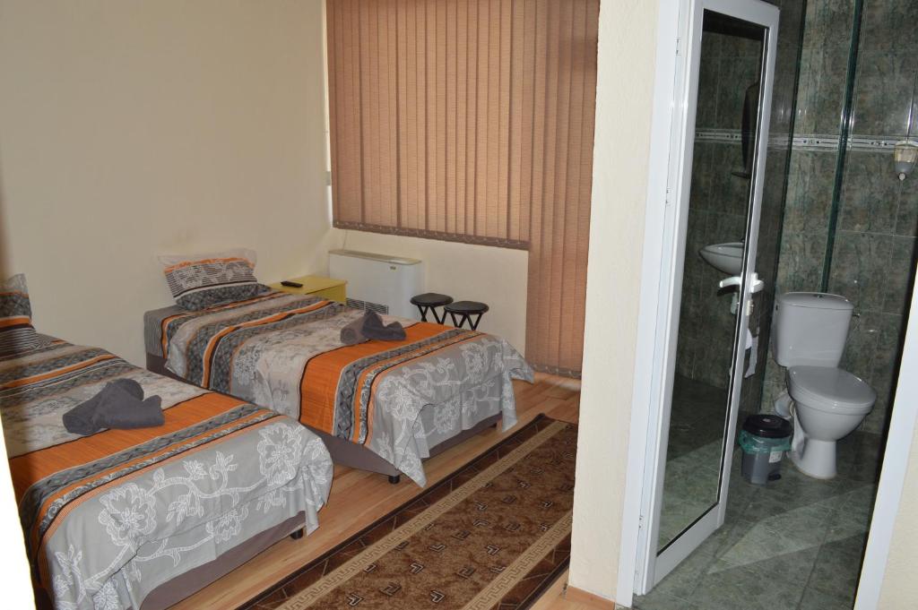 Koupelna v ubytování Dionis Hotel