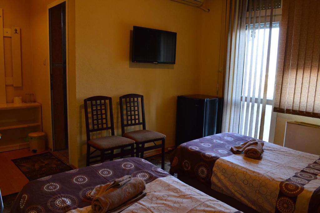 Postel nebo postele na pokoji v ubytování Dionis Hotel