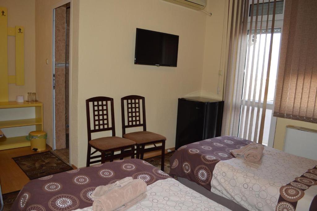 Postel nebo postele na pokoji v ubytování Dionis Hotel