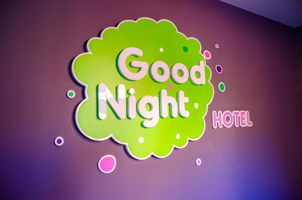 Certifikát, hodnocení, plakát nebo jiný dokument vystavený v ubytování Good Night Hotel