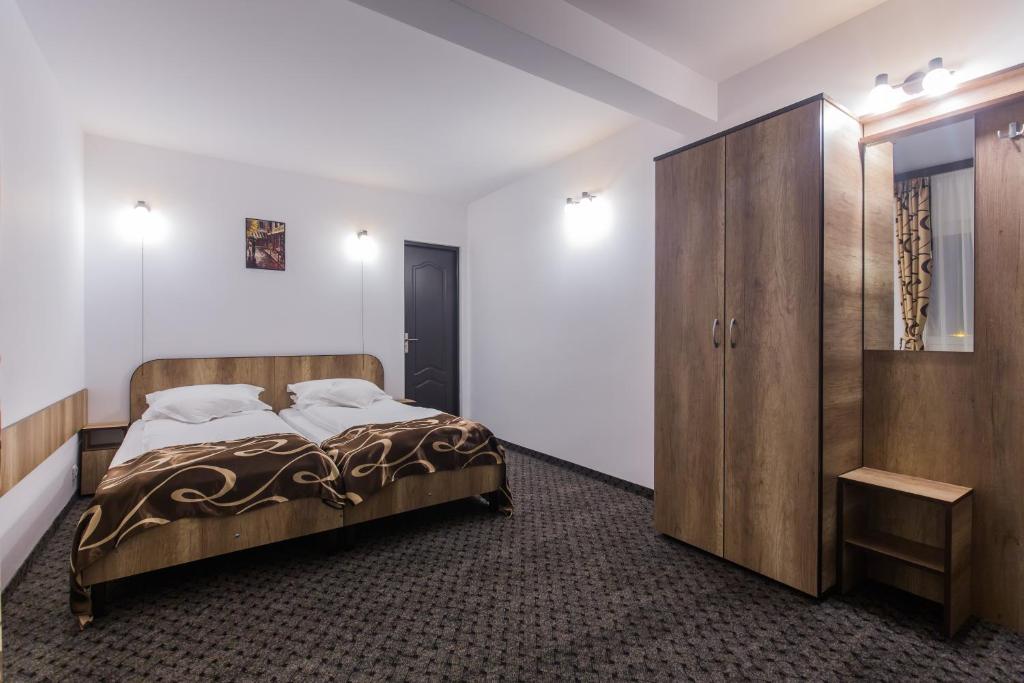 Кровать или кровати в номере Pensiunea Raxand