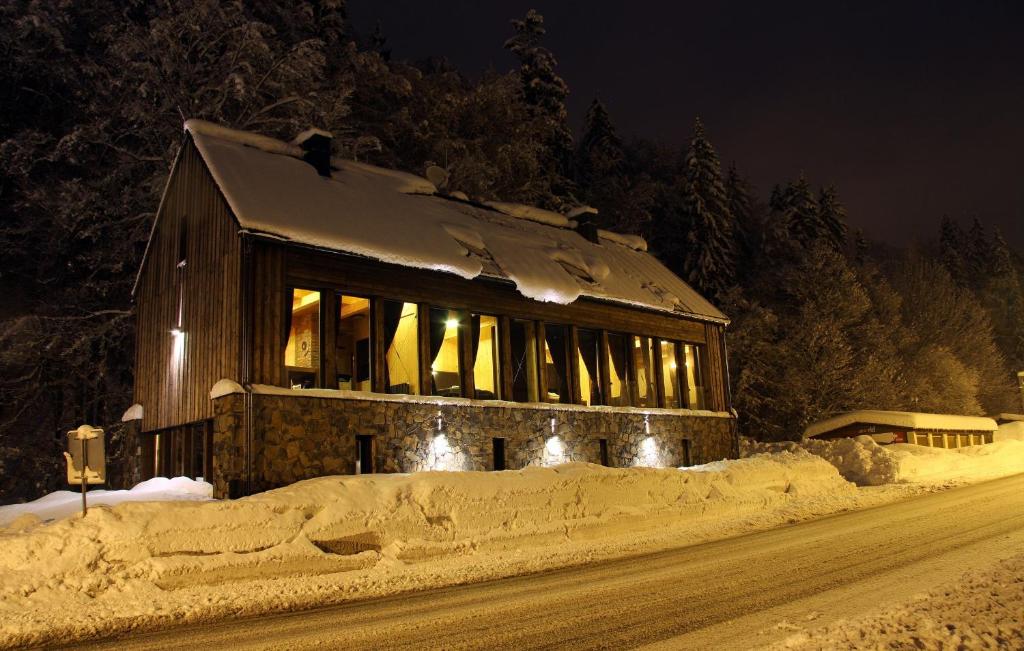 Krakonošova Dílna "WOODHAUS" v zime