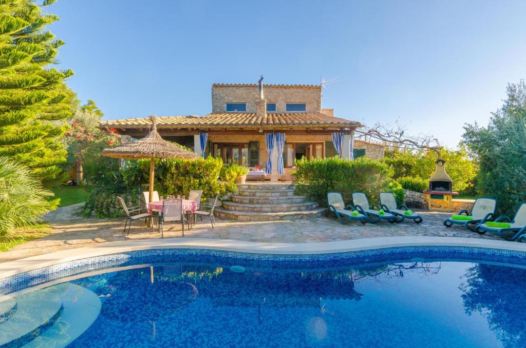 a house with a swimming pool in front of a house at Can Reure (Can Paris) in Inca