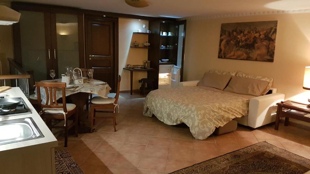 A bed or beds in a room at Domus Ugo