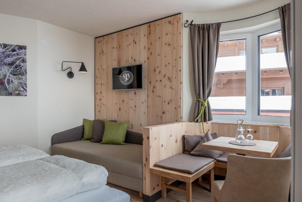 TV a/nebo společenská místnost v ubytování Hotel Garni Pirchhütt