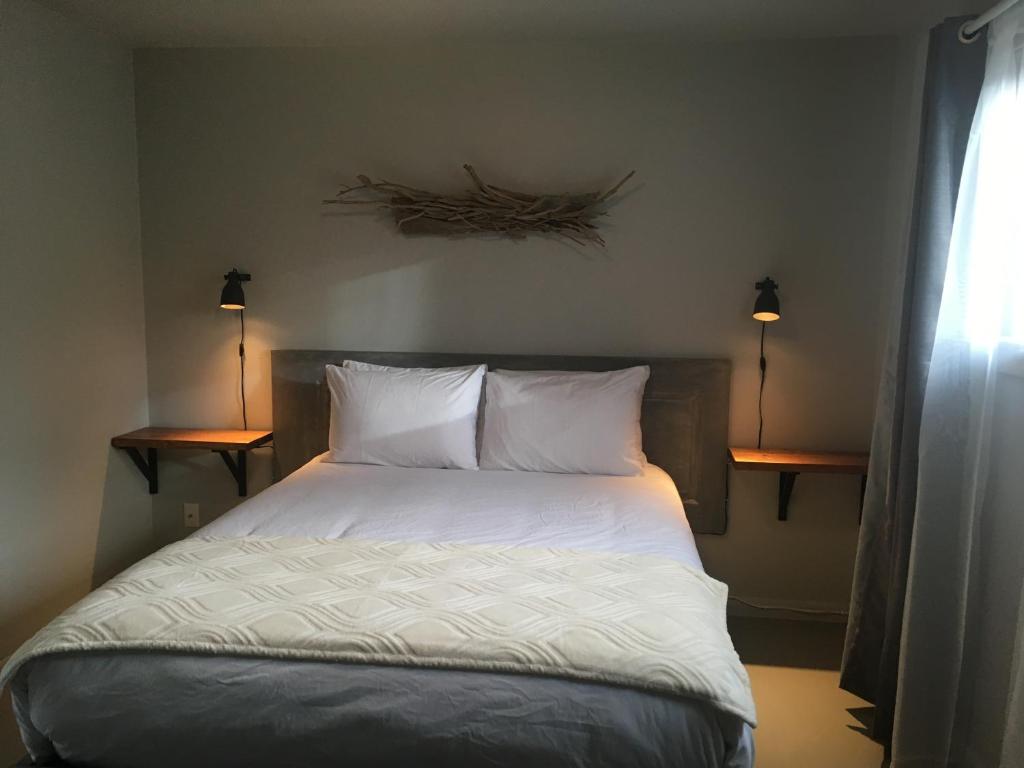 Postel nebo postele na pokoji v ubytování Pinewood Inn