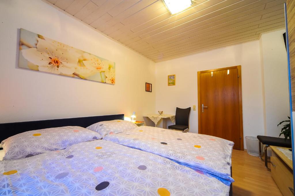 Postel nebo postele na pokoji v ubytování Privatzimmer Haus Erika