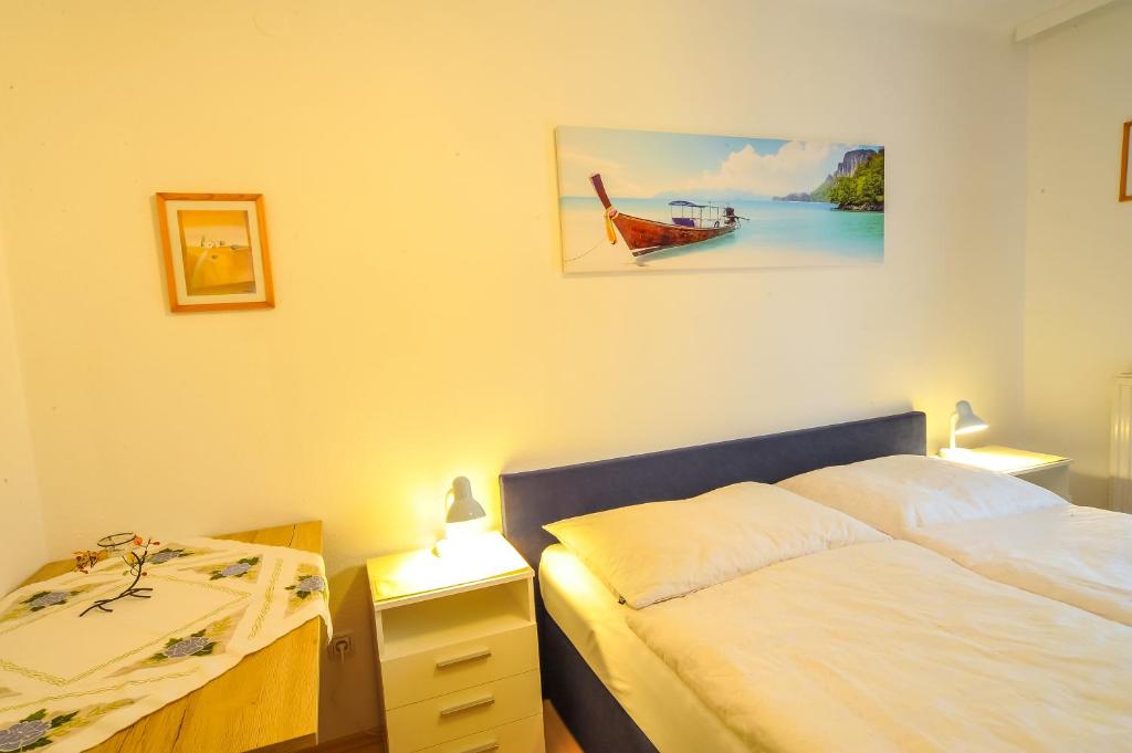 Postel nebo postele na pokoji v ubytování Privatzimmer Haus Erika