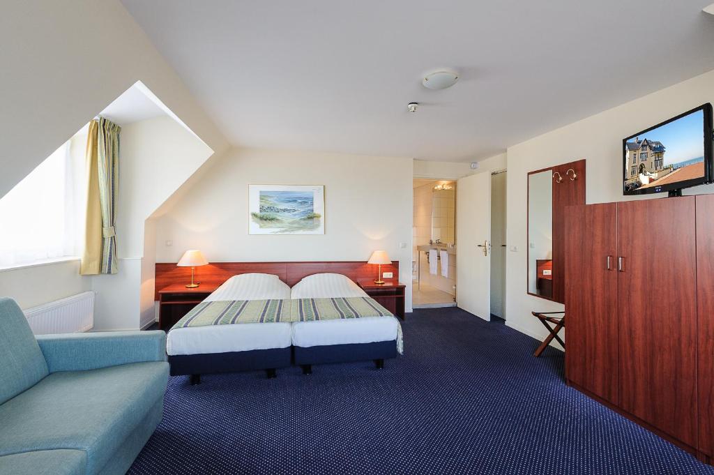 Postel nebo postele na pokoji v ubytování Boulevard Hotel Scheveningen