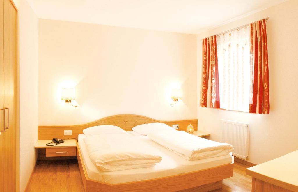 Posteľ alebo postele v izbe v ubytovaní Hotel Sonnenhof