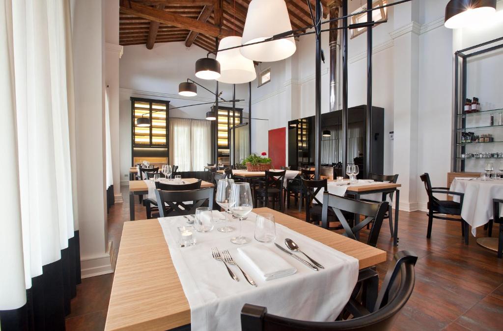 Reštaurácia alebo iné gastronomické zariadenie v ubytovaní Spa Resort Fonte Alla Lepre
