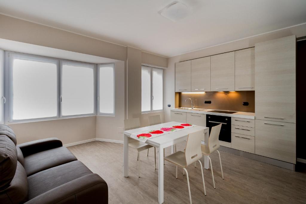 Kuchyň nebo kuchyňský kout v ubytování Lake Como Apartments