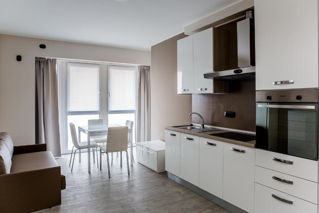 Kuchyň nebo kuchyňský kout v ubytování Lake Como Apartments