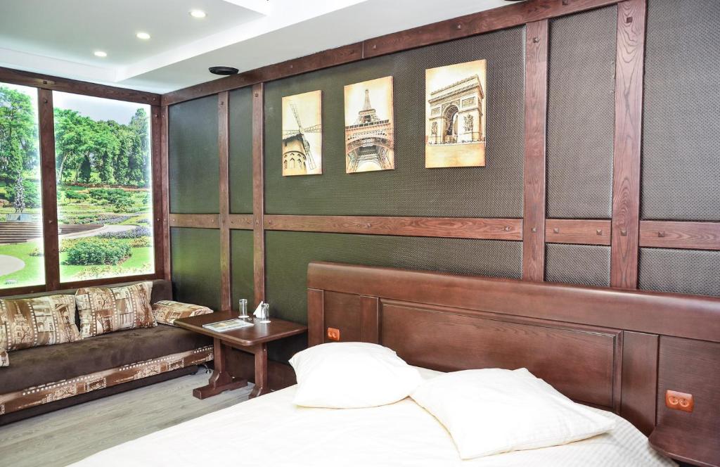 Postel nebo postele na pokoji v ubytování Nashe Misto Guest House