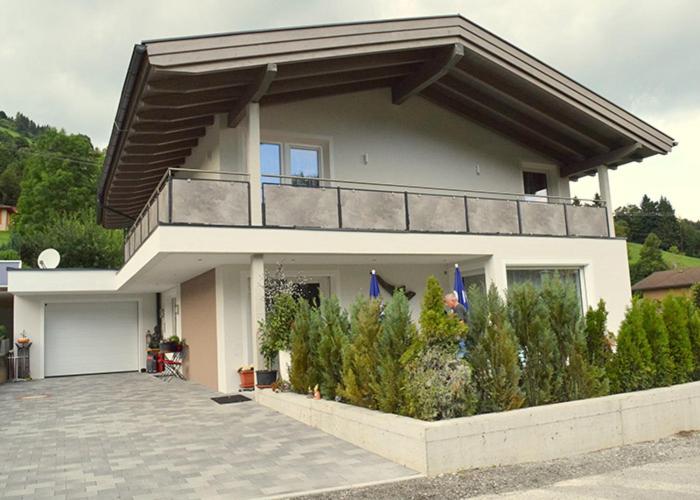 a house with a balcony on top of it at Flatscher‘s in Niederau