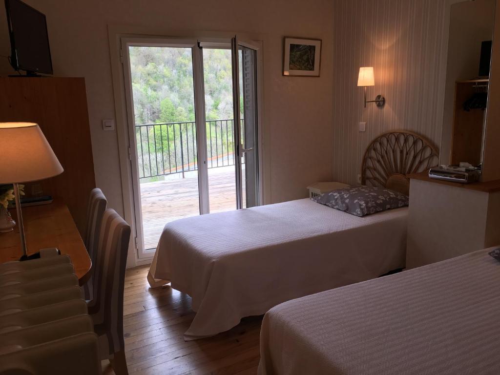 LOGIS HOTEL Les Tilleuls - Tweepersoonskamer Met 2 Aparte Bedden En Terras