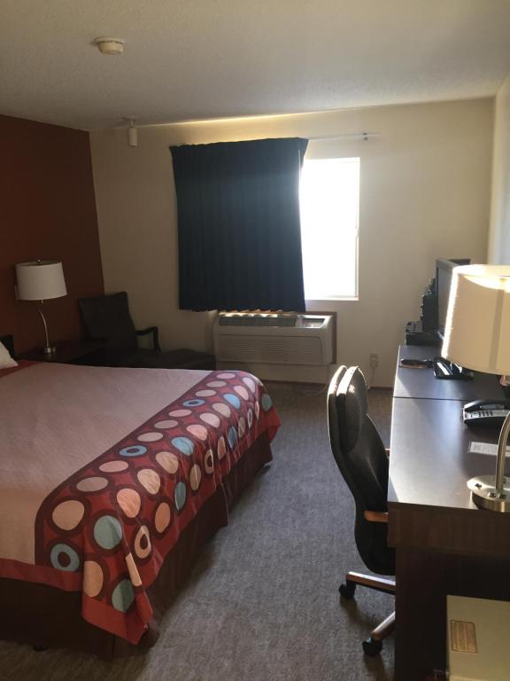 Super 8 by Wyndham College Station - Kamer Met Kingsize Bed - Niet-Rokers