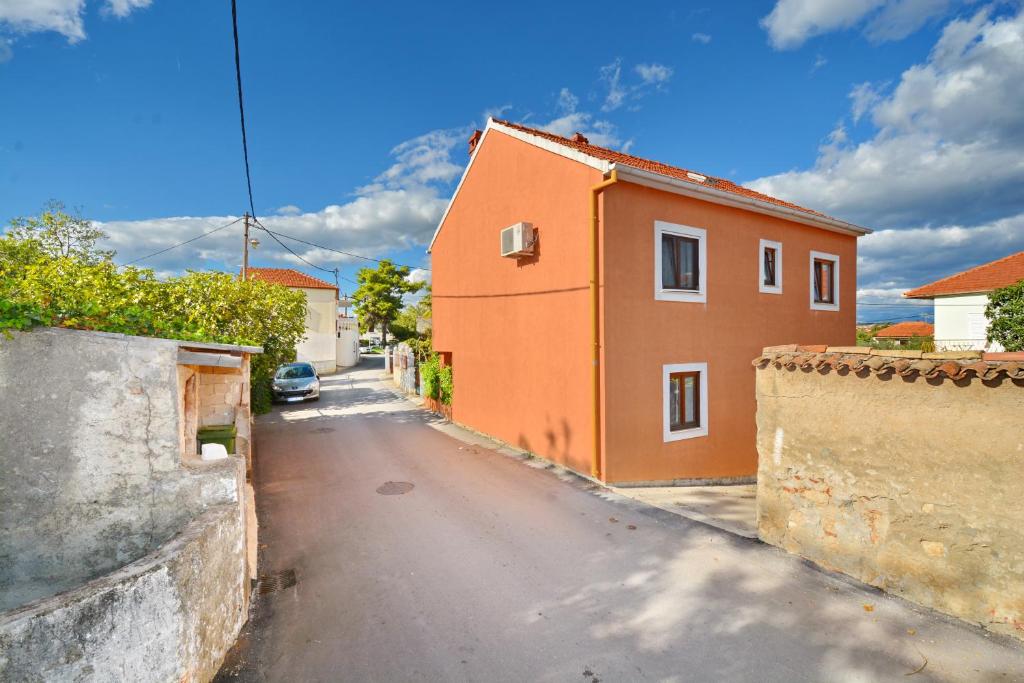 Budova, v ktorej sa apartmán nachádza