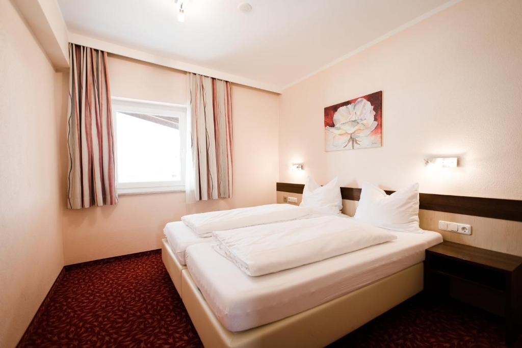 Postel nebo postele na pokoji v ubytování Aparthotel Dorfplatzl Garni
