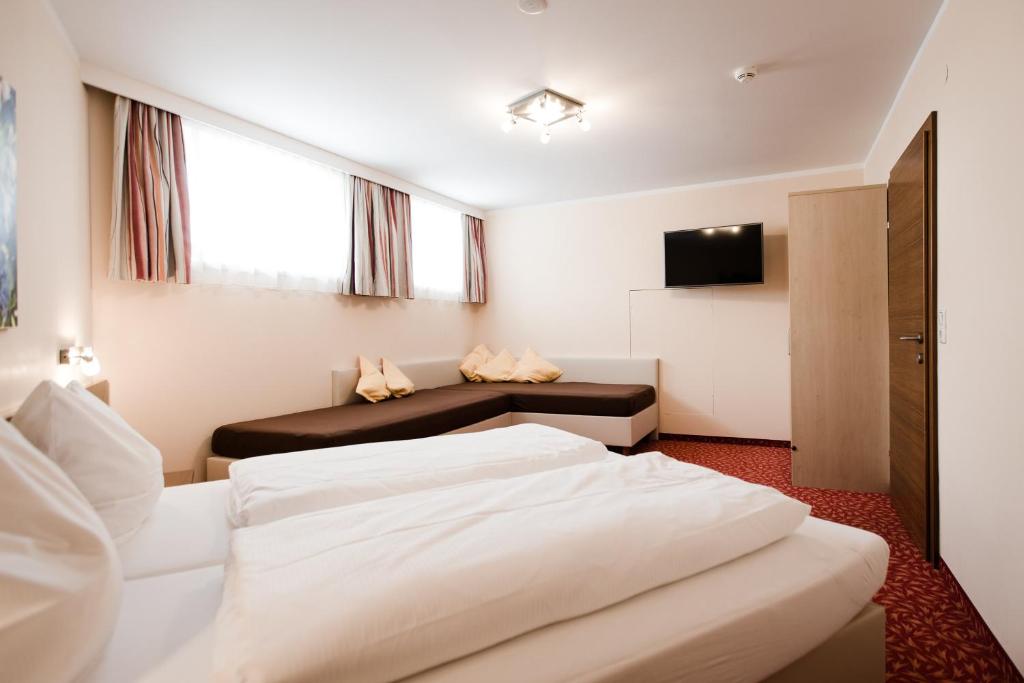 Postel nebo postele na pokoji v ubytování Aparthotel Dorfplatzl Garni