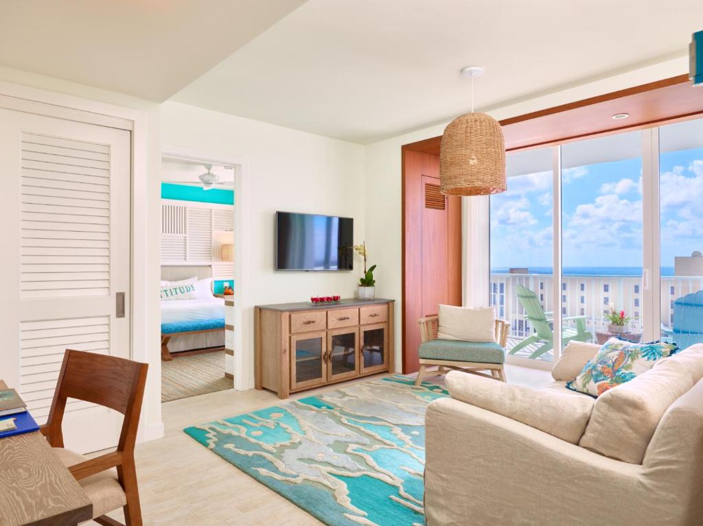 Margaritaville Hollywood Beach Resort - Palm Deluxe One-Bedroom Suite