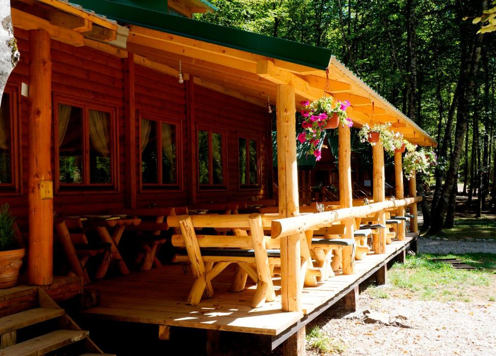 Fotografie z fotogalerie ubytování Waterfall Rafting Center v destinaci Šćepan-Polje