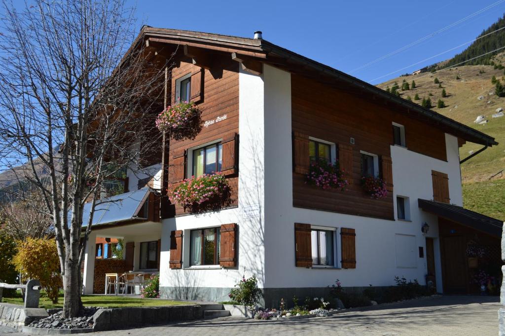 Nespecifikovaný výhled na hory nebo výhled na hory při pohledu z apartmánu