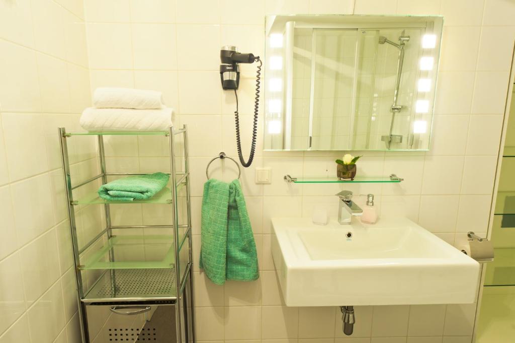 Koupelna v ubytování VOX Design Hotel
