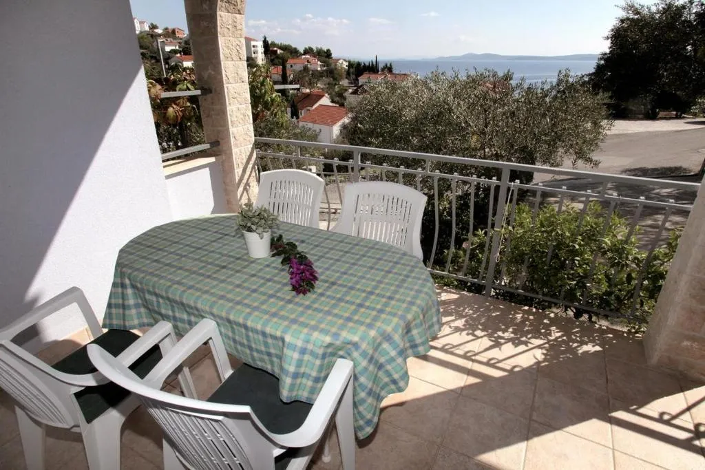 Apartments with a parking space Mavarstica, Ciovo - 11563, Trogir, Croaţia