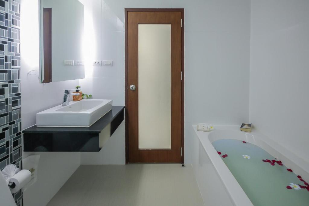 Koupelna v ubytování Baan Nilrath Hotel - SHA Extra Plus
