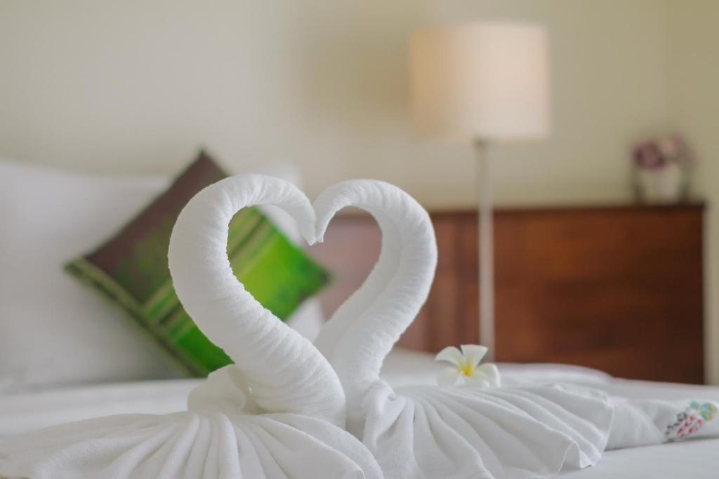 Postel nebo postele na pokoji v ubytování Baan Nilrath Hotel - SHA Extra Plus