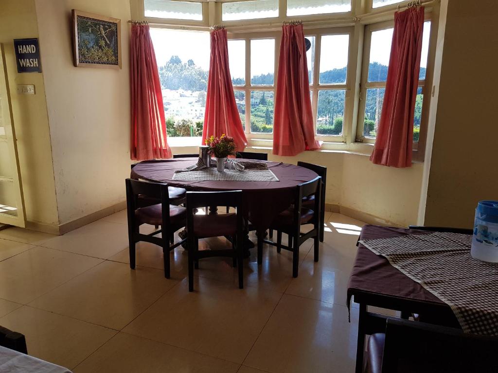 Fotografie z fotogalerie ubytování KSTDC Hotel Mayura Sudarshan ,Ooty v destinaci Ooty