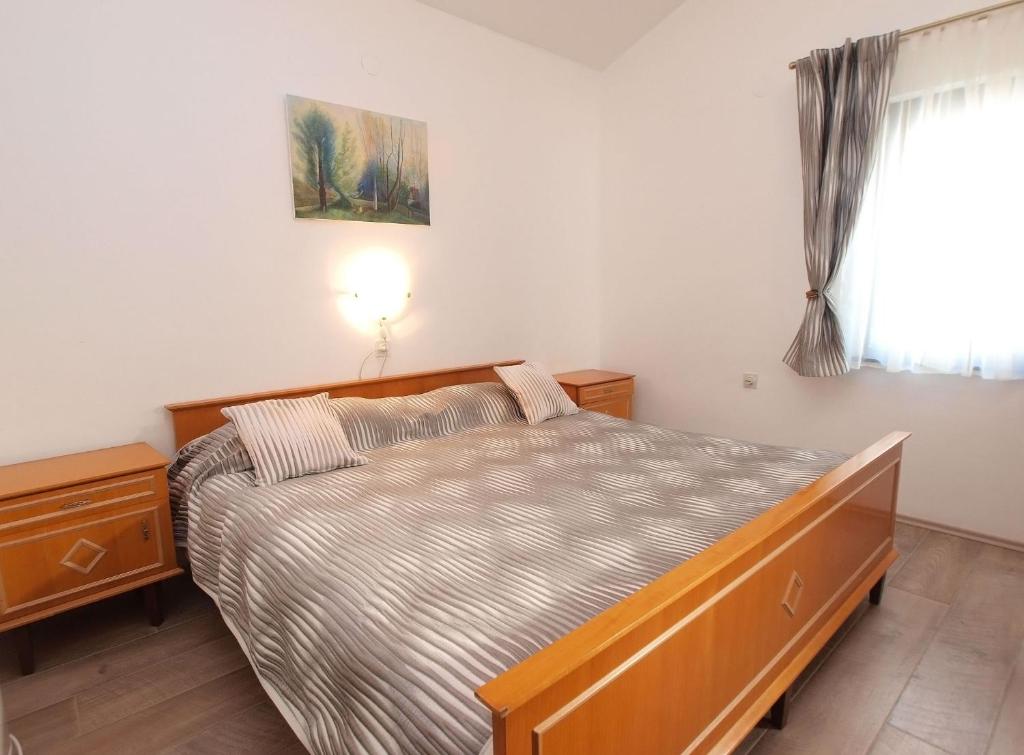 Postel nebo postele na pokoji v ubytování Apartments Dragana 1508