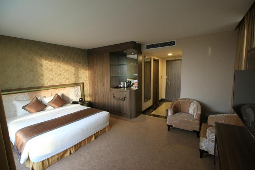Postel nebo postele na pokoji v ubytování Muong Thanh Luxury Can Tho Hotel
