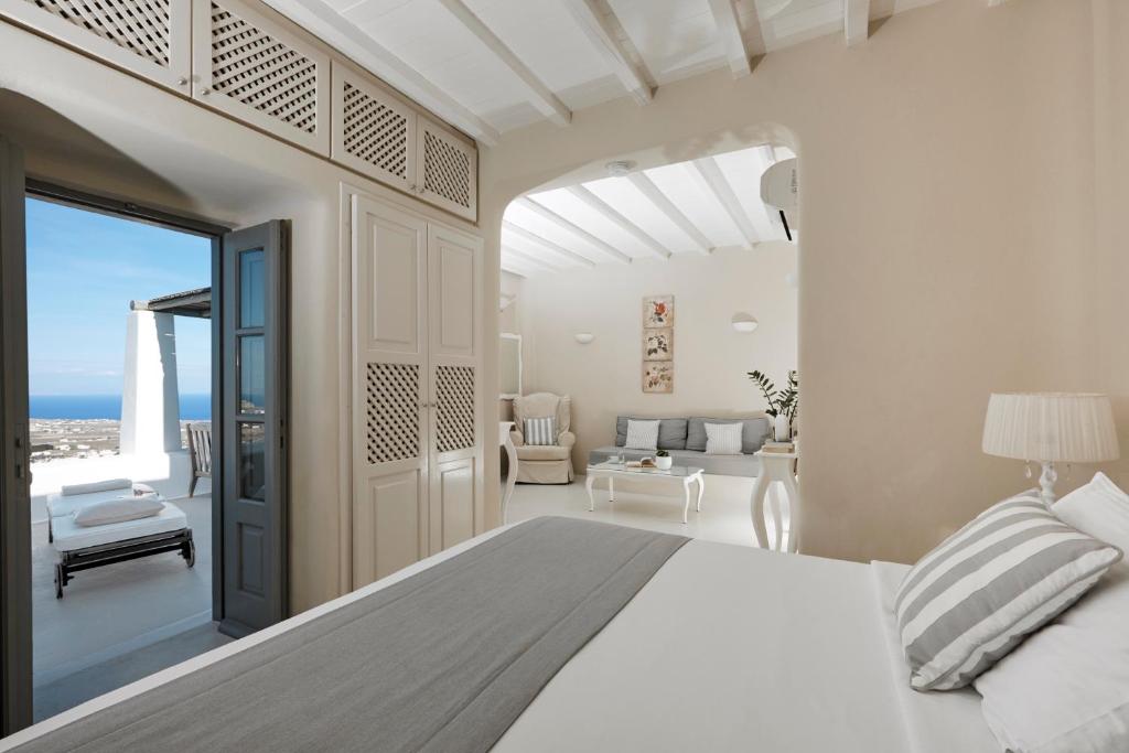 Posteľ alebo postele v izbe v ubytovaní Carpe Diem Santorini