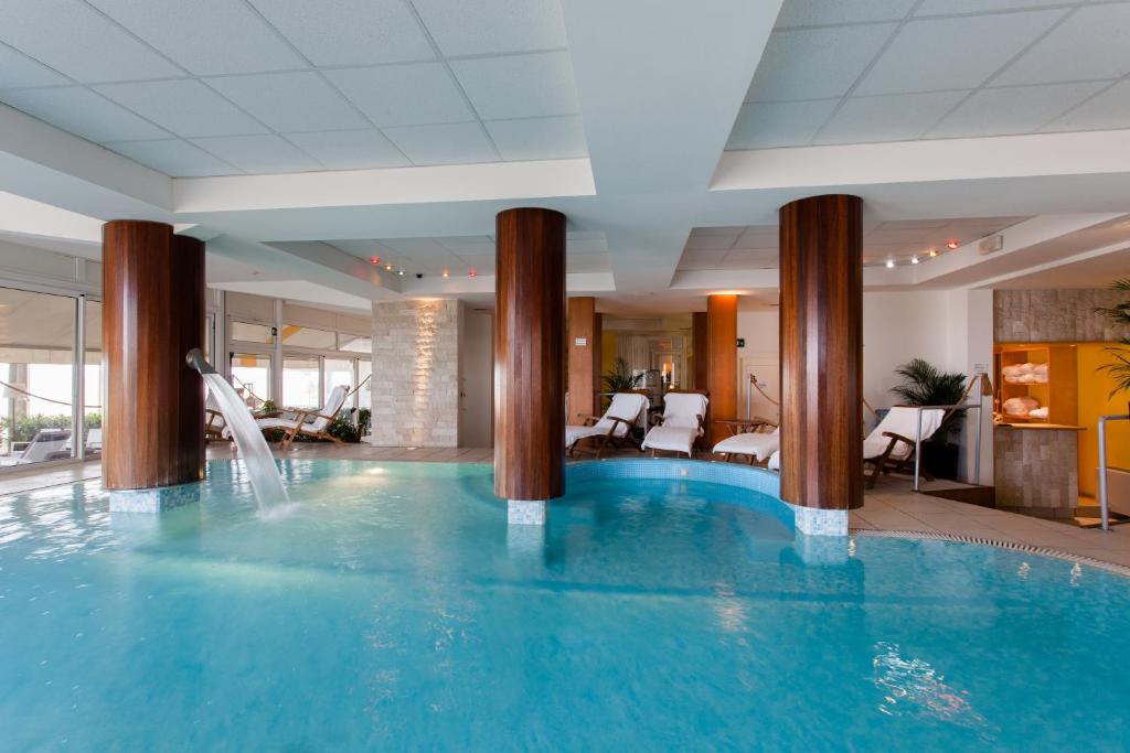Bazén v ubytování Hotel Villa Sorriso nebo v jeho okolí