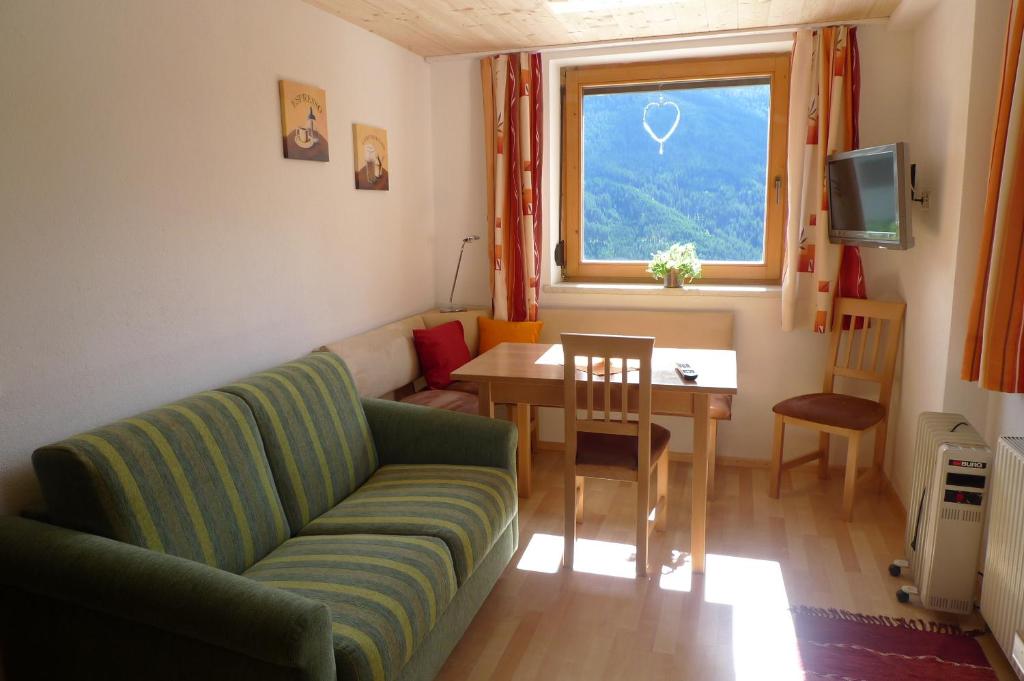 Posezení v ubytování Single Apartment Martlerhof
