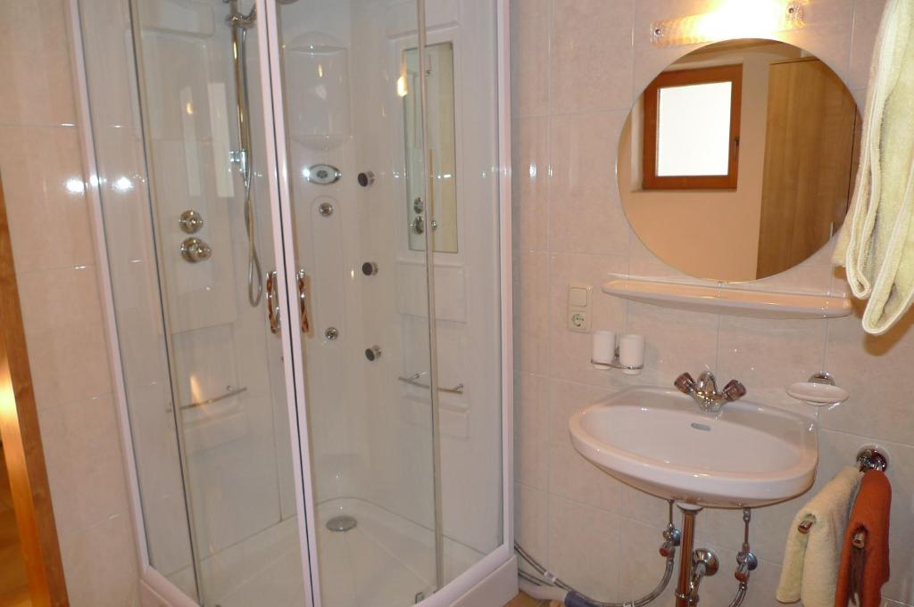 Koupelna v ubytování Single Apartment Martlerhof