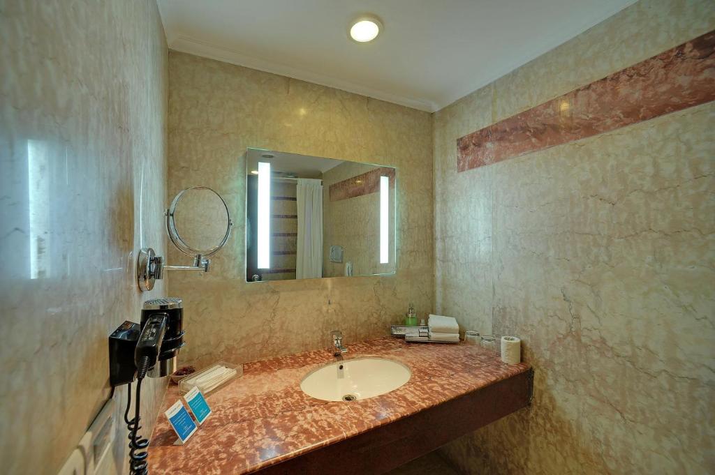 Koupelna v ubytování Royal Sarovar Portico Siliguri