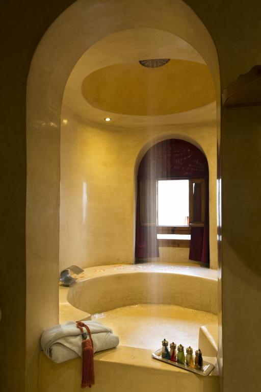 Salle de bains dans l'établissement Riad Chbanate