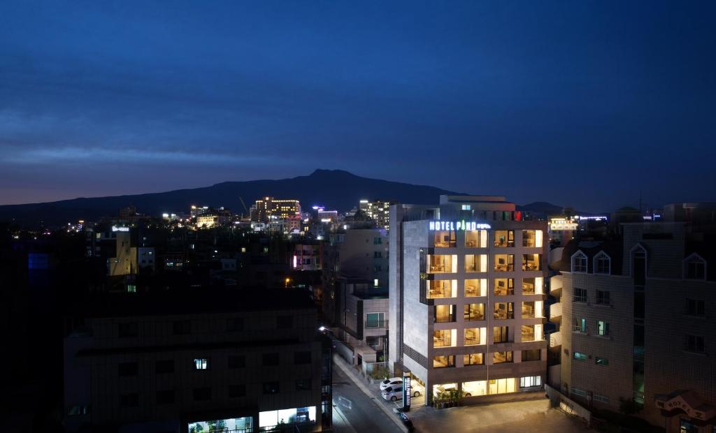 Nespecifikovaný výhled na hory nebo výhled na hory při pohledu z hotelu