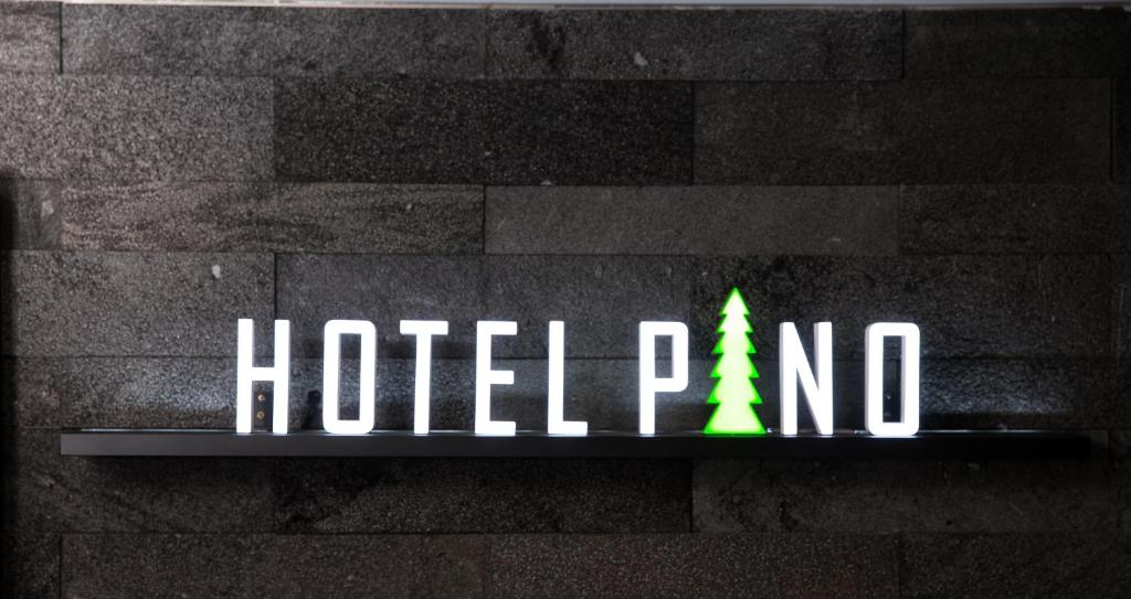 Certifikát, hodnocení, plakát nebo jiný dokument vystavený v ubytování Pino Hotel